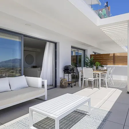 Vivi Homes - La Paz Sauna, Gym & Pool Apartment *
