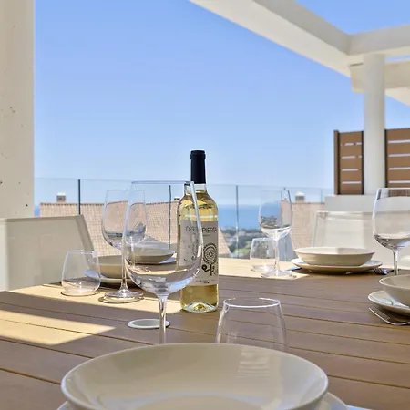 Vivi Homes - La Paz Sauna, Gym & Pool Apartment