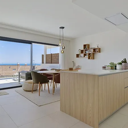 Vivi Homes - La Paz Sauna, Gym & Pool Apartment *